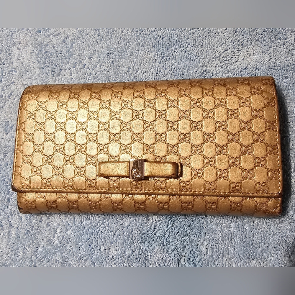 GUCCI Metallic Microguccissima Bow Continental Wallet